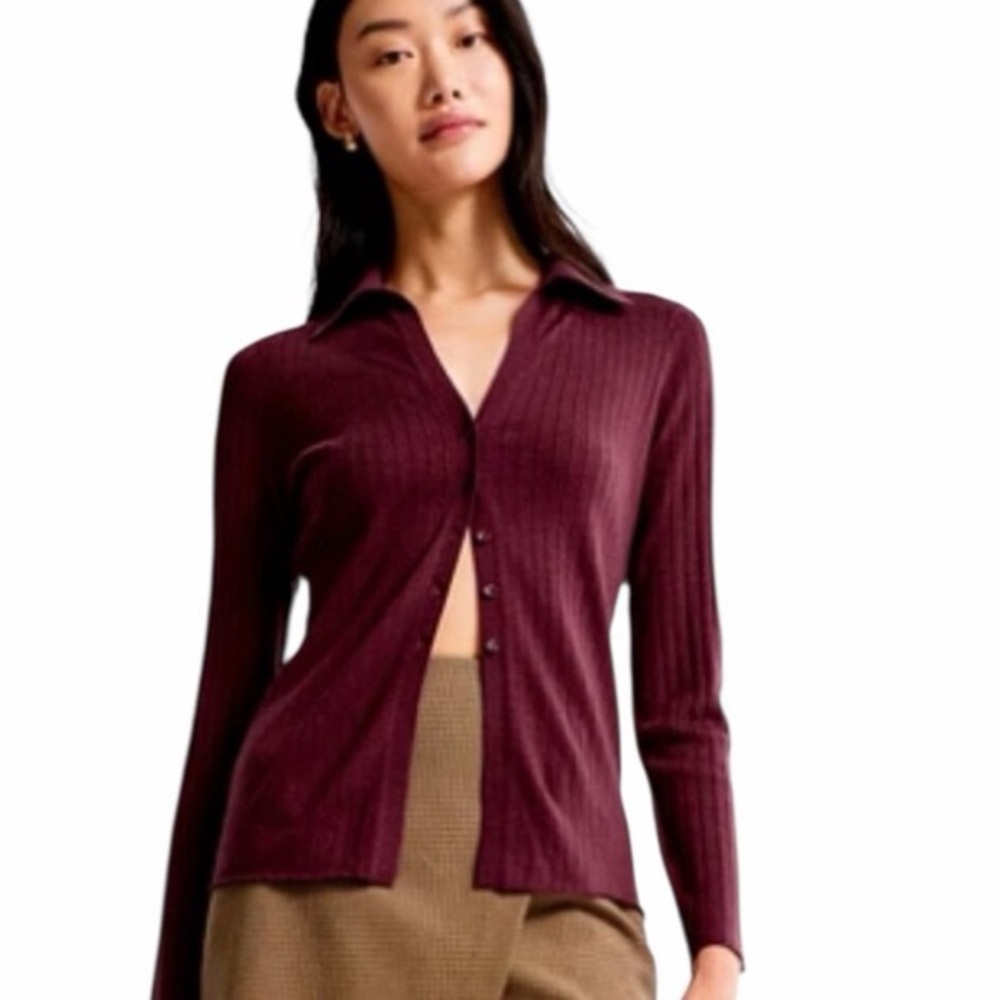 Abercrombie & Fitch Ribbed 100% Merino Wool Cardigan in Burgundy